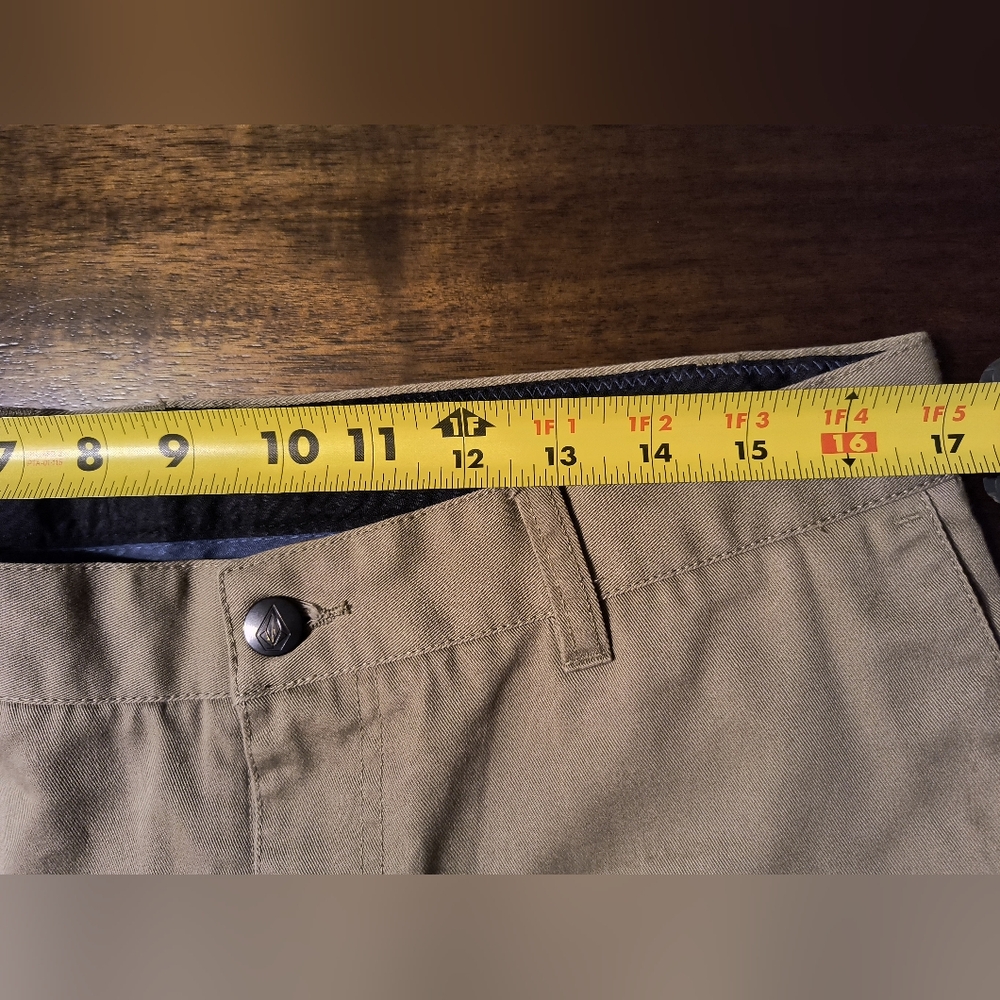 Volcom Khaki 33